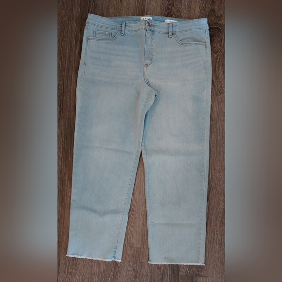 Frayed Raw Hem Light Wash High Rise Straight Denim Jeans Size 16 Flat Front Chic - Picture 10 of 10